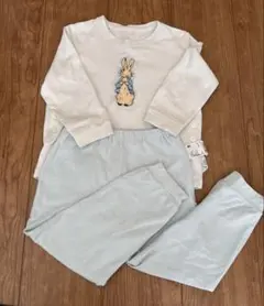UNIQLO ピーターラビット刺繍 水色長袖　パジャマ
