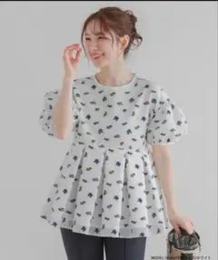 ま*ろ様 【完売品レア】fitmore フラワー柄リボンペプラムパフスリーブトッ ま*ろ様 【完売品レア】fitmore フラワー柄リボンペプラムパフスリーブ