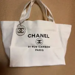 【CHANEL】ノベルティ　ミニトートバッグ　白 中東地域限定　2個のチャーム付