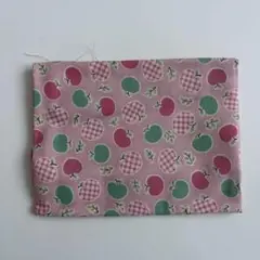 【新品・未使用（美品）値下げ中‼️】リンゴ柄の洋裁布（ピンク）