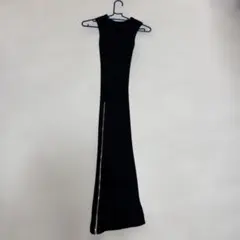 黒いリブ編みノースリーブロングワンピース