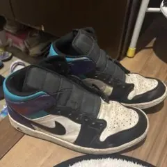 NIKE AIR JORDAN 1 MID スニーカー メンズのサムネイル