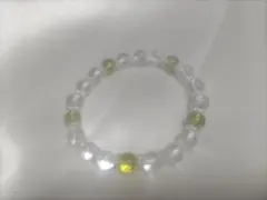 透明天然石と黄緑のブレスレット