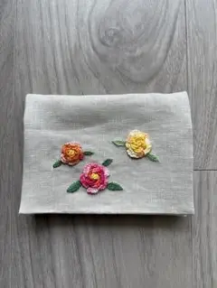 ハンドメイド　花柄刺繍付きポケットティッシュケース