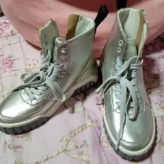 シルバー ハイカットスニーカー ジッパー付き　ディーゼル　DIESEL