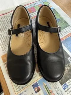 ブラック ストラップ付き フォーマルシューズ