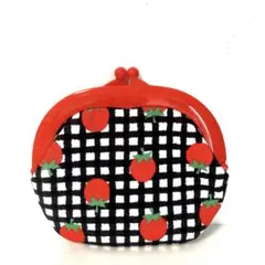 赤いイチゴとブラックチェック柄のがま口ポーチ(プラ大/レッド)