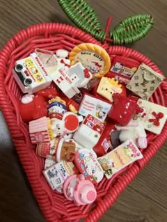 デコパーツ　サンリオ