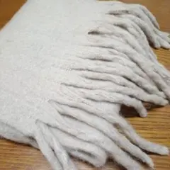 ベージュ色 ボア マフラー フリンジ付き