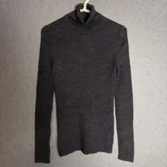 ユニクロ ウール100％ タートルネック チャコールグレー 長袖ニット M