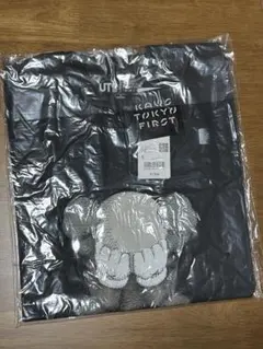 【絶版・新品】UNIQLO × KAWS TOKYO FIRST UT Sサイズ