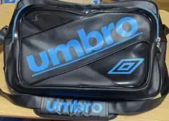 umbro エナメルバッグ　スポーツ　ショルダーバッグ　ブルーブラックのサムネイル