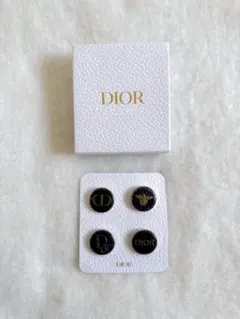 Dior ディオール ロゴ入りピンバッジ4個セット