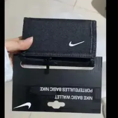 NIKE 男女兼用のシンプルなショートウォレット3つ折り、ブラックウォレット