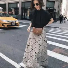 AMERI 板野友美さん着用VIOLA CUTWORK FLARE SKIRT