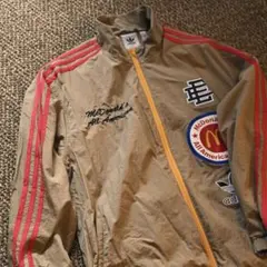 アディダス マクドナルド コラボ ジャンバー 3L org.jpg