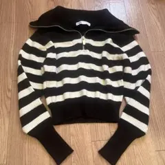 ZARAザラ　白黒ボーダー柄ニット　襟付き　ハーフジップ　ショート丈