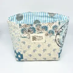 ハンドメイド 布製小物入れ ブルー花柄×ドット 内布ストライプ 自立型 収納
