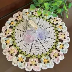 レース編みドイリーパンジー　テーブルマット　ピンクと水色のお花モチーフ