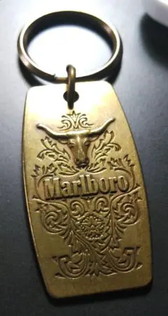 Marlboro マールボロ　エンボス加工金属キーホルダー