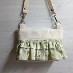 フリル付き花柄ポーチ＊ショルダーバッグ ★ハンドメイド★値下げ致しました!
