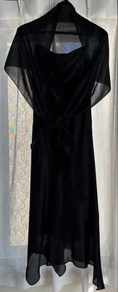 黒いドレープデザインパーティードレス