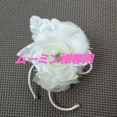 【超美品】ホワイト　グリーン　花　デザイン　コサージュ　ブローチ　入園式　入学式