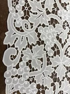マ*ロ様 生成レース生地 花とブドウ刺繍 大判　3M X 0.6M