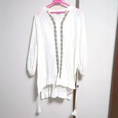 coenコーエン/レディース 刺繍入り、長袖チュニック丈ブラウス(ベルト紐付きのサムネイル