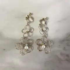 パール付きお花イヤリング　ゴールド