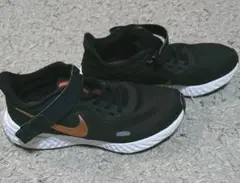 クリスマスセール お値下げNIKE レボリューション  ブラック×ゴールド