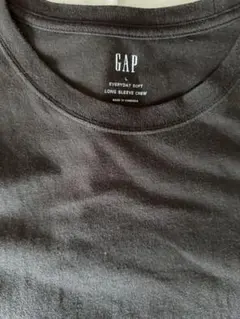 GAP ダークグレー ロングスリーブTシャツ