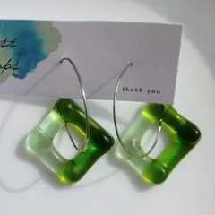 ガラス ドロップス サージカルステンレス フープ ピアス ライト グリーン