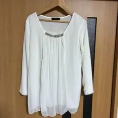 COMME CA ISM 長袖カットソー ビジュー付き ホワイトのサムネイル