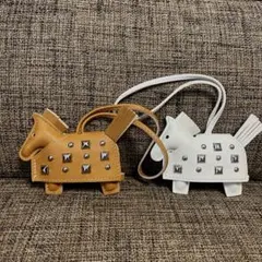 馬チャーム スタッズ付きロデオ型バッグチャーム　アイボリー　キャメル