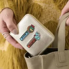 【美品】「PEZ×perche×ear」コラボジャバラ折り財布　ゴールドのサムネイル