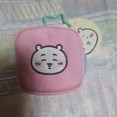 ちいかわ カラビナつき 刺繍 スクエアミニポーチ （ちいかわ）