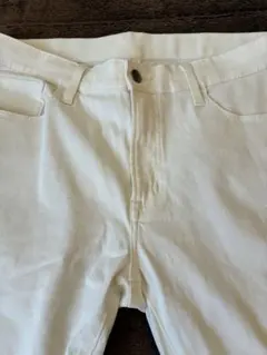 試着のみ　ユニクロ　L ウルトラ　ストレッチ　カラー　ジーンズ　ホワイト　白