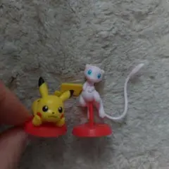 ポケモンチョコエッグ　旅立ちの3匹　シークレット　ミュウ、ピカチュウ