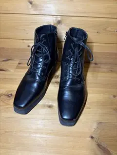 【レザーブーツ】黒いレースアップブーツ 中ヒール サイドファスナー付き