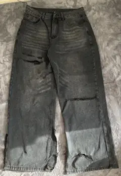 ワイドレッグデニム　ブラック　リメイクデニム　ダメージ