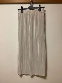 【GU】ベージュ プリーツロングスカート スリット付き　S