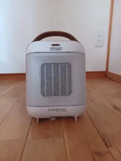 DeLonghi CAPSULA セラミックファンヒーター DeLonghi(デロンギ) カプスーラ セラミックファンヒーター アイボリー