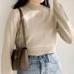 heather ヘザー エンボスロゴニット　長袖　トップス　秋服　冬服　ベージュ