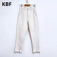 ケービーエフ】ストレートデニム　デニム　スリット入り　綿　フリンジ　白　ホワイトのサムネイル