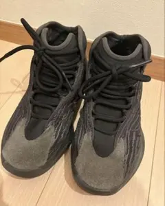 adidas アディダス YEEZY QUANTUM