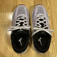 スニーカー　23.0