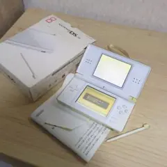 任天堂 DS lite　本体　クリスタルホワイト　箱付　液晶黄ばみありジャンク