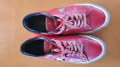 レトロスタイル レッドスニーカー 星マーク付き