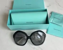 Tiffany & Co. アトラスサングラス ブラック/ホワイトのサムネイル